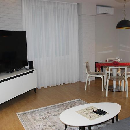 Luxury Blloku Tirana Apartment Bagian luar foto