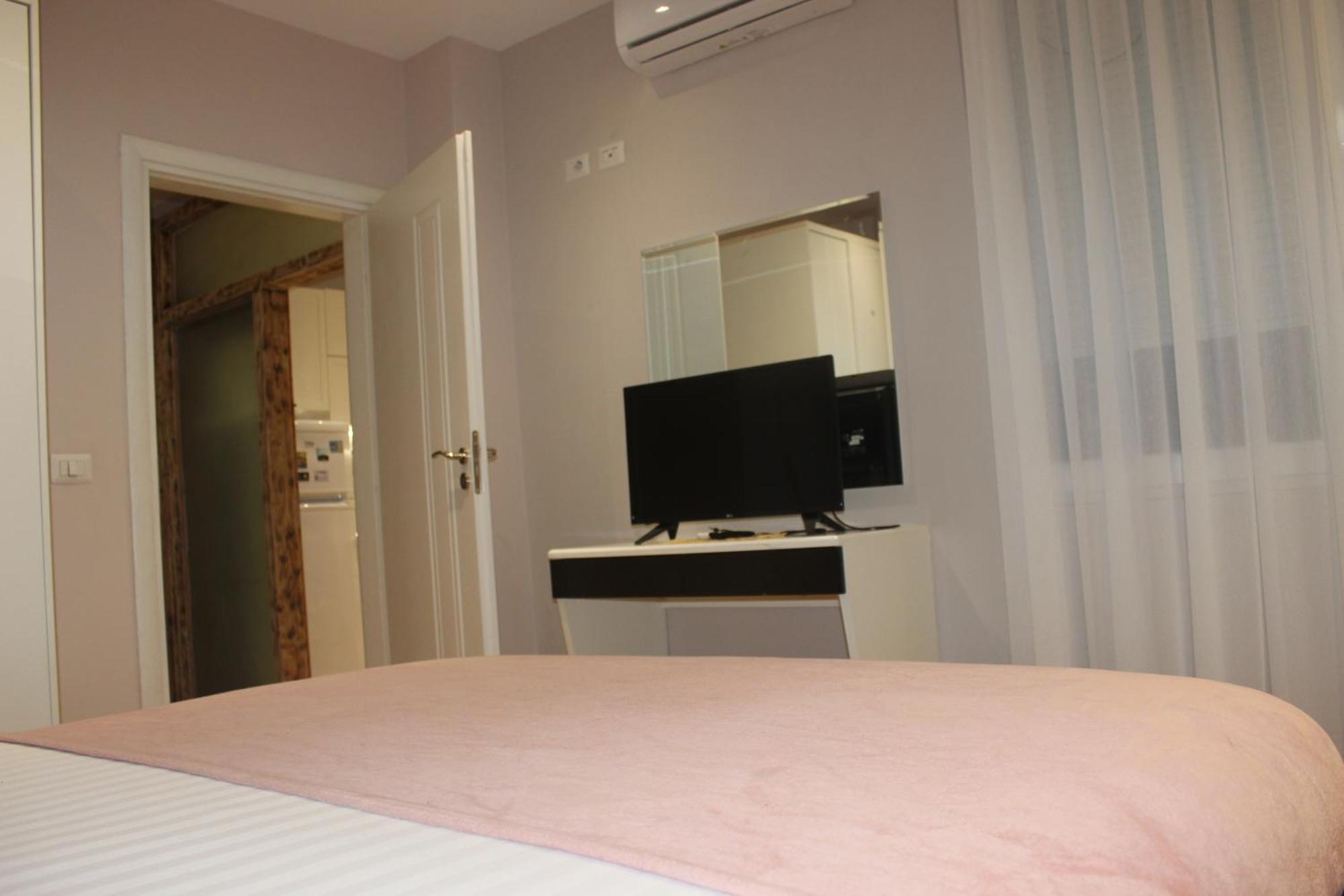 Luxury Blloku Tirana Apartment Bagian luar foto