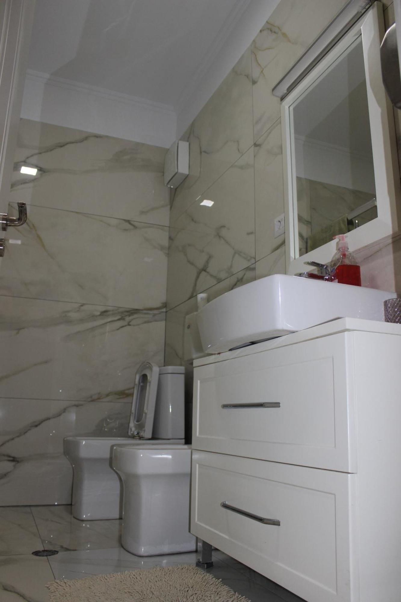 Luxury Blloku Tirana Apartment Bagian luar foto