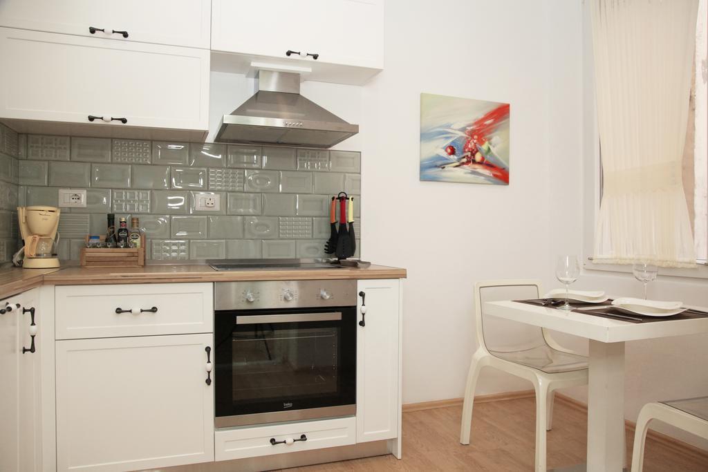 Luxury Blloku Tirana Apartment Bagian luar foto